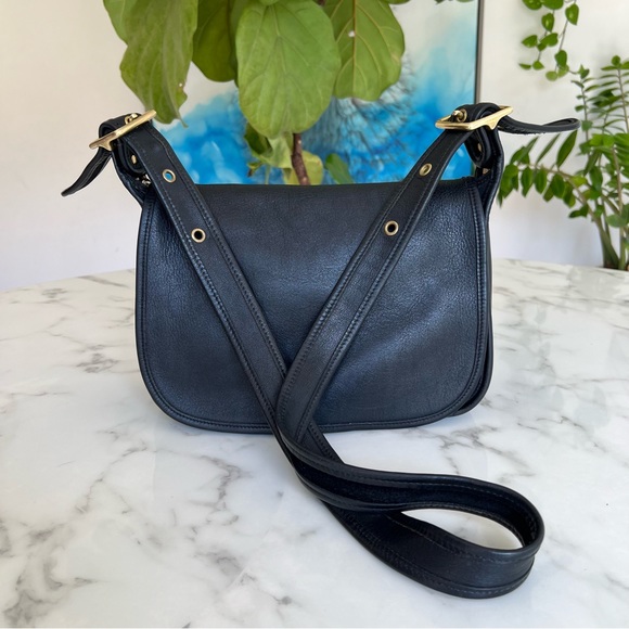 Coach Handbags - COACH Vintage Patricia's Legacy 9951 Leather Crossbody Saddle Messenger Black
